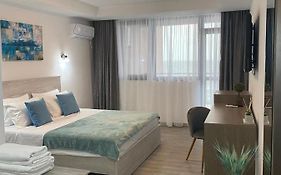 Aqua Villa By The Sea